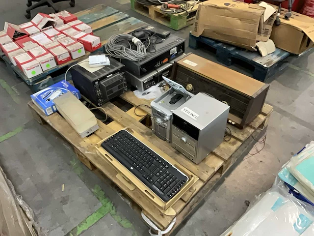 Partij elektronica - afbeelding 2 van  5