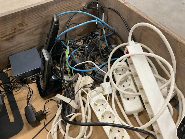 Partij elektronica - afbeelding 10 van  10