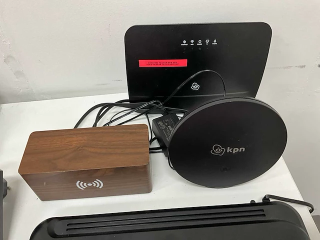 Partij elektronische apparaten en accessoires - afbeelding 10 van  10