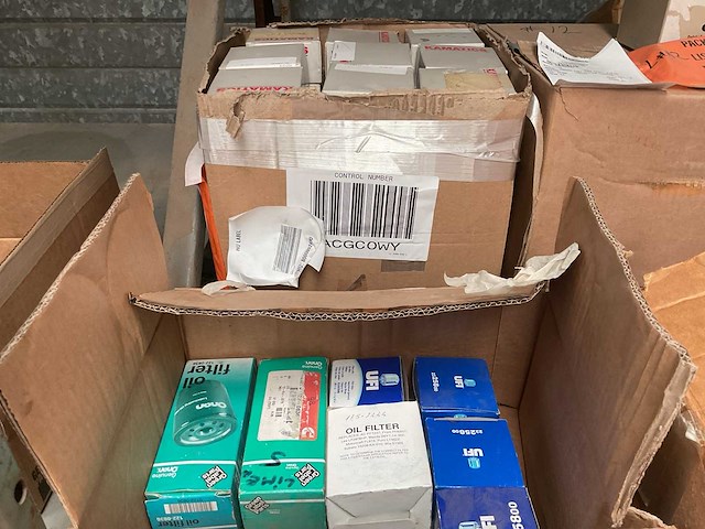 Partij engine air and oil filters - afbeelding 2 van  4