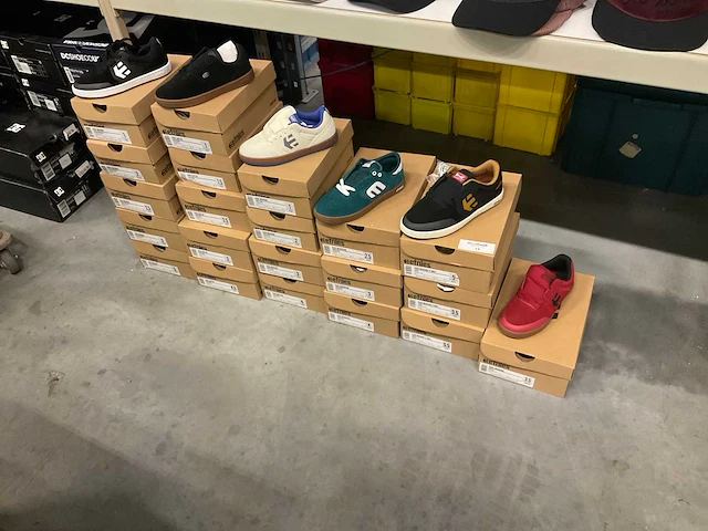 Partij etnies kinderschoenen (21x) - afbeelding 1 van  9