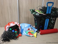 Partij feestartikelen o.a. party/kerstverlichting & vlaggetjes - afbeelding 1 van  9