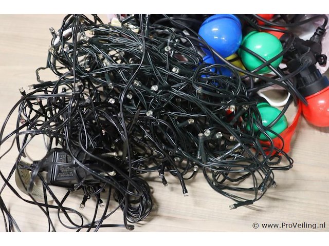 Partij feestartikelen o.a. party/kerstverlichting & vlaggetjes - afbeelding 2 van  9