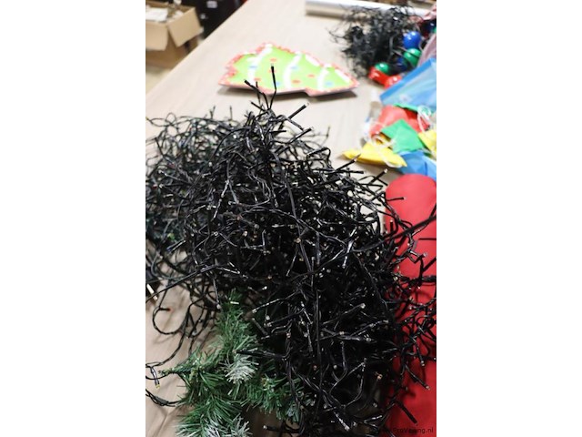 Partij feestartikelen o.a. party/kerstverlichting & vlaggetjes - afbeelding 7 van  9