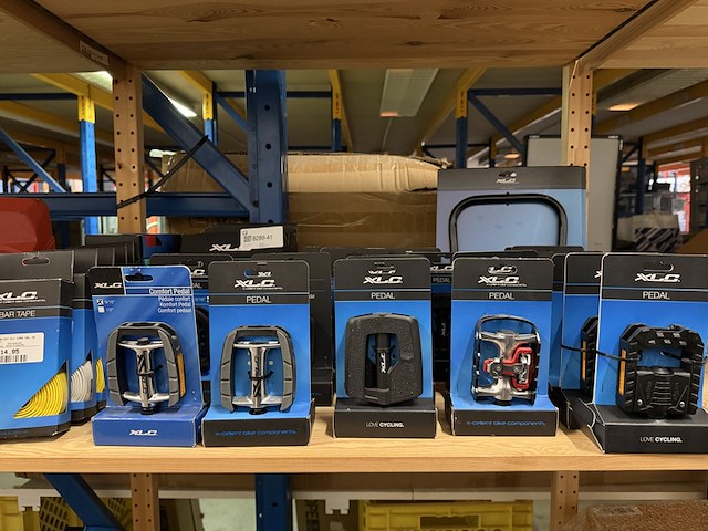 Partij fiets artikelen ca. 34x w.o. fietspedalen, xlc - afbeelding 1 van  10