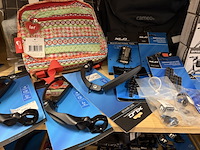 Partij fiets artikelen ca. 48x w.o. fietslampen, fietstassen, spiegels, w.o. basil, bobike, newlooxs, xlc - afbeelding 2 van  19