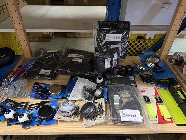 Partij fiets artikelen ca. 48x w.o. fietslampen, fietstassen, spiegels, w.o. basil, bobike, newlooxs, xlc - afbeelding 3 van  19