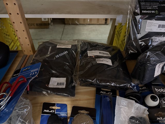 Partij fiets artikelen ca. 48x w.o. fietslampen, fietstassen, spiegels, w.o. basil, bobike, newlooxs, xlc - afbeelding 4 van  19