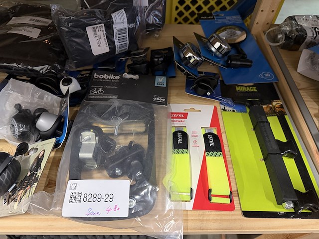 Partij fiets artikelen ca. 48x w.o. fietslampen, fietstassen, spiegels, w.o. basil, bobike, newlooxs, xlc - afbeelding 9 van  19