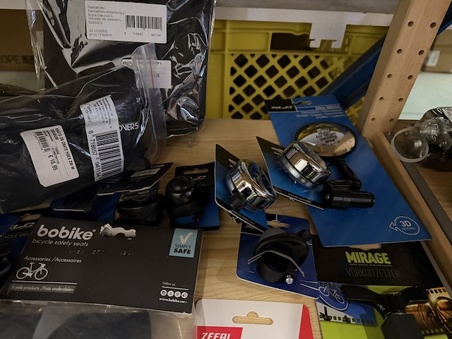 Partij fiets artikelen ca. 48x w.o. fietslampen, fietstassen, spiegels, w.o. basil, bobike, newlooxs, xlc - afbeelding 11 van  19