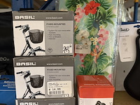 Partij fiets artikelen ca. 48x w.o. fietslampen, fietstassen, spiegels, w.o. basil, bobike, newlooxs, xlc - afbeelding 13 van  19