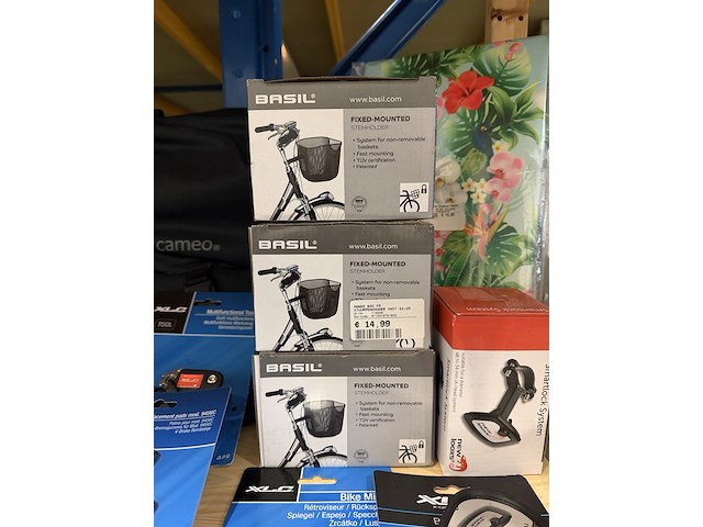 Partij fiets artikelen ca. 48x w.o. fietslampen, fietstassen, spiegels, w.o. basil, bobike, newlooxs, xlc - afbeelding 14 van  19