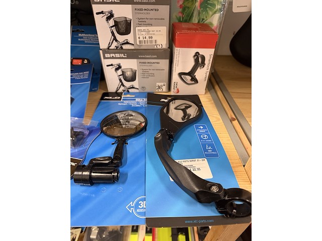 Partij fiets artikelen ca. 48x w.o. fietslampen, fietstassen, spiegels, w.o. basil, bobike, newlooxs, xlc - afbeelding 15 van  19