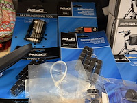 Partij fiets artikelen ca. 48x w.o. fietslampen, fietstassen, spiegels, w.o. basil, bobike, newlooxs, xlc - afbeelding 17 van  19