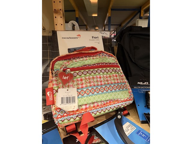 Partij fiets artikelen ca. 48x w.o. fietslampen, fietstassen, spiegels, w.o. basil, bobike, newlooxs, xlc - afbeelding 19 van  19