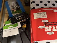 Partij fiets artikelen ca. 48x w.o. fietslampen, zadelhoezen, fietspedalen, w.o. selle italia, xlc, urban iki - afbeelding 3 van  19