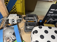 Partij fiets artikelen ca. 48x w.o. fietslampen, zadelhoezen, fietspedalen, w.o. selle italia, xlc, urban iki - afbeelding 5 van  19