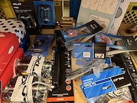 Partij fiets artikelen ca. 48x w.o. fietslampen, zadelhoezen, fietspedalen, w.o. selle italia, xlc, urban iki - afbeelding 9 van  19