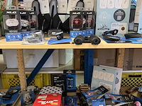 Partij fiets artikelen ca. 48x w.o. fietslampen, zadelhoezen, fietspedalen, w.o. selle italia, xlc, urban iki