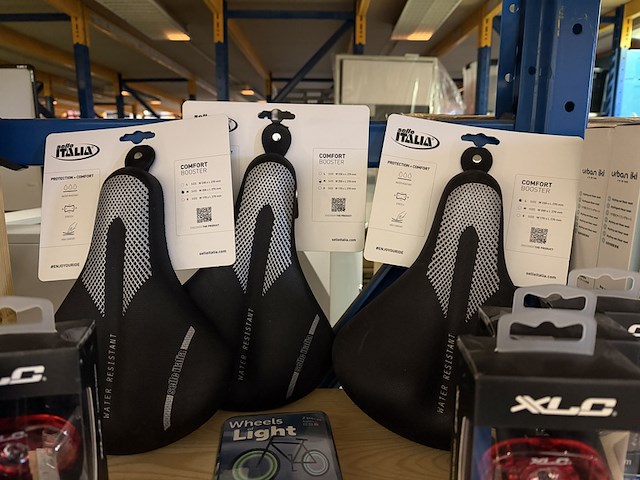 Partij fiets artikelen ca. 48x w.o. fietslampen, zadelhoezen, fietspedalen, w.o. selle italia, xlc, urban iki - afbeelding 13 van  19