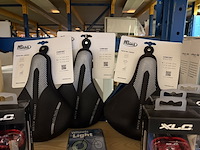 Partij fiets artikelen ca. 48x w.o. fietslampen, zadelhoezen, fietspedalen, w.o. selle italia, xlc, urban iki - afbeelding 13 van  19