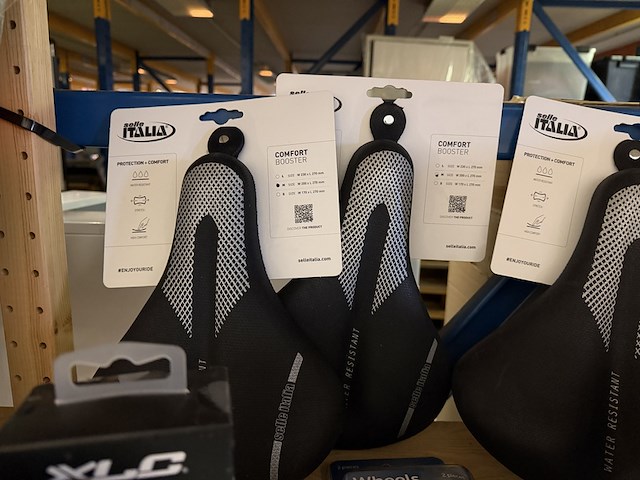 Partij fiets artikelen ca. 48x w.o. fietslampen, zadelhoezen, fietspedalen, w.o. selle italia, xlc, urban iki - afbeelding 14 van  19