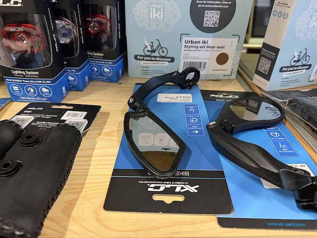 Partij fiets artikelen ca. 48x w.o. fietslampen, zadelhoezen, fietspedalen, w.o. selle italia, xlc, urban iki - afbeelding 17 van  19