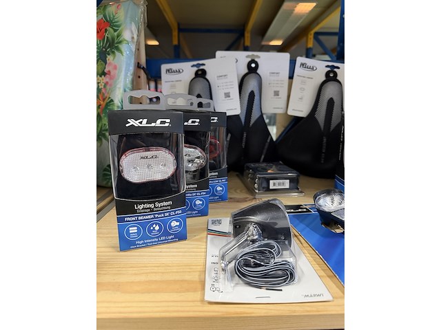 Partij fiets artikelen ca. 48x w.o. fietslampen, zadelhoezen, fietspedalen, w.o. selle italia, xlc, urban iki - afbeelding 19 van  19