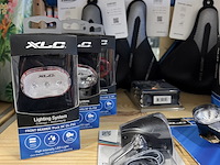 Partij fiets artikelen ca. 48x w.o. fietslampen, zadelhoezen, fietspedalen, w.o. selle italia, xlc, urban iki - afbeelding 19 van  19