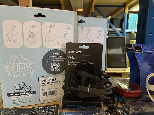 Partij fiets artikelen ca. 52x w.o. fietslampen, fietsbellen, grepen, w.o. xlc, urban iki, union - afbeelding 3 van  17