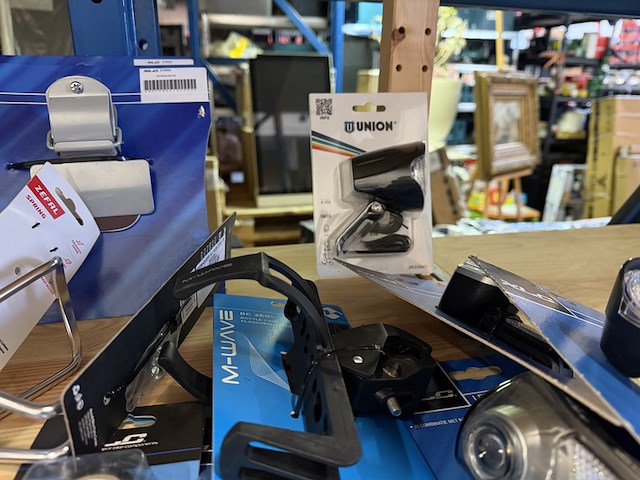 Partij fiets artikelen ca. 52x w.o. fietslampen, fietsbellen, grepen, w.o. xlc, urban iki, union - afbeelding 8 van  17