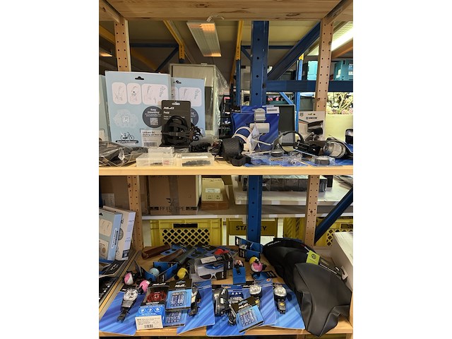 Partij fiets artikelen ca. 52x w.o. fietslampen, fietsbellen, grepen, w.o. xlc, urban iki, union - afbeelding 10 van  17