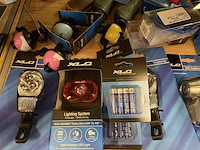 Partij fiets artikelen ca. 52x w.o. fietslampen, fietsbellen, grepen, w.o. xlc, urban iki, union - afbeelding 13 van  17