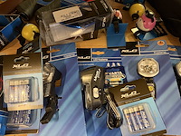 Partij fiets artikelen ca. 52x w.o. fietslampen, fietsbellen, grepen, w.o. xlc, urban iki, union - afbeelding 14 van  17