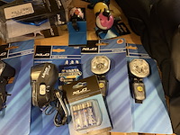 Partij fiets artikelen ca. 52x w.o. fietslampen, fietsbellen, grepen, w.o. xlc, urban iki, union - afbeelding 15 van  17