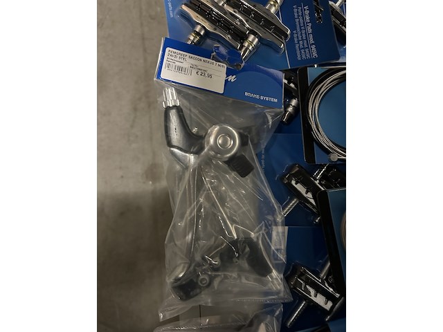 Partij fiets artikelen en onderdelen (4x inhoud stellingvak) w.o. selle royal, xlc, widek - afbeelding 2 van  11