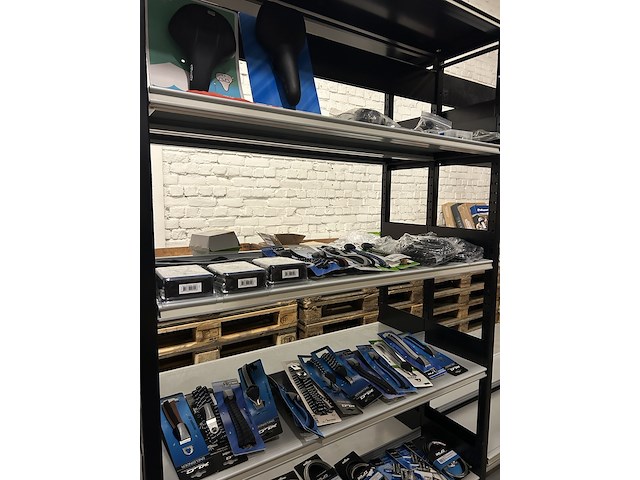 Partij fiets artikelen en onderdelen (4x inhoud stellingvak) w.o. selle royal, xlc, widek - afbeelding 3 van  11