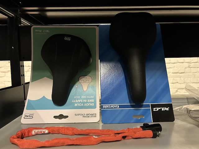 Partij fiets artikelen en onderdelen (4x inhoud stellingvak) w.o. selle royal, xlc, widek - afbeelding 5 van  11