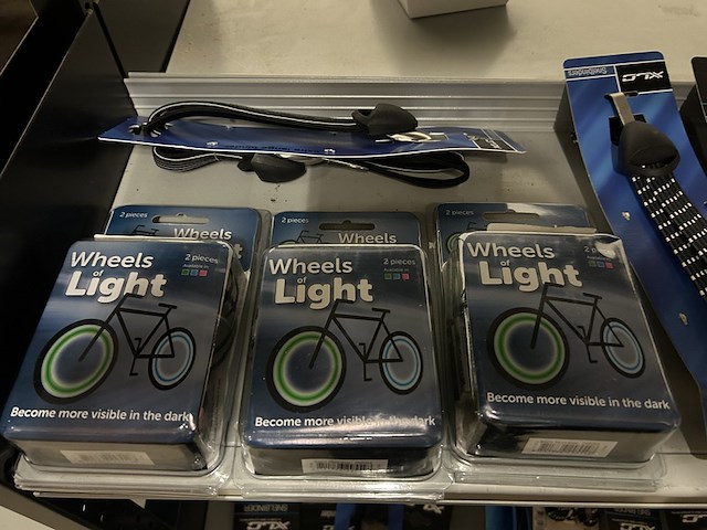 Partij fiets artikelen en onderdelen (4x inhoud stellingvak) w.o. selle royal, xlc, widek - afbeelding 6 van  11