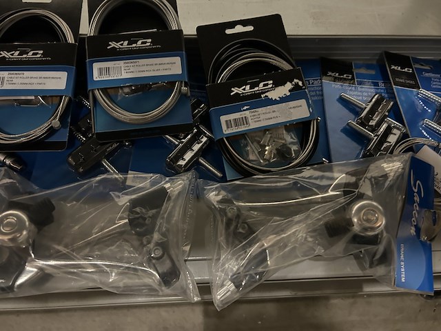 Partij fiets artikelen en onderdelen (4x inhoud stellingvak) w.o. selle royal, xlc, widek - afbeelding 8 van  11