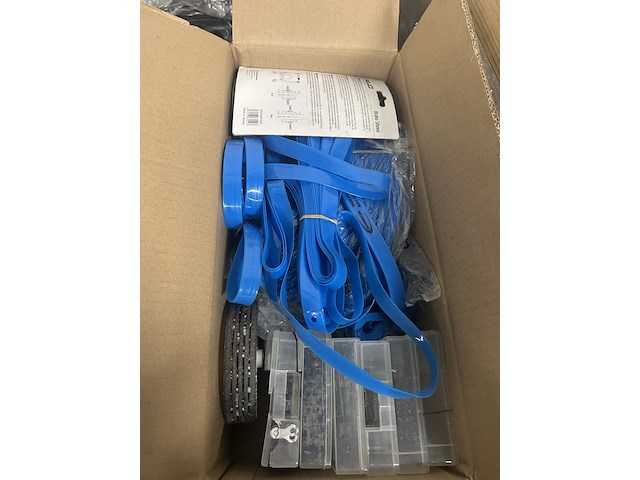 Partij fiets artikelen en onderdelen w.o. axa, schwalbe, xlc - afbeelding 2 van  8