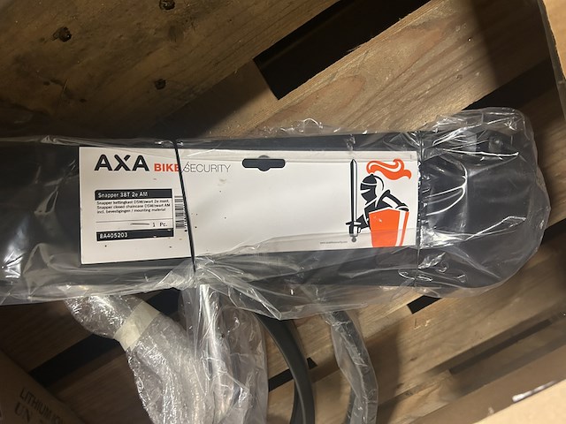 Partij fiets artikelen en onderdelen w.o. axa, schwalbe, xlc - afbeelding 4 van  8