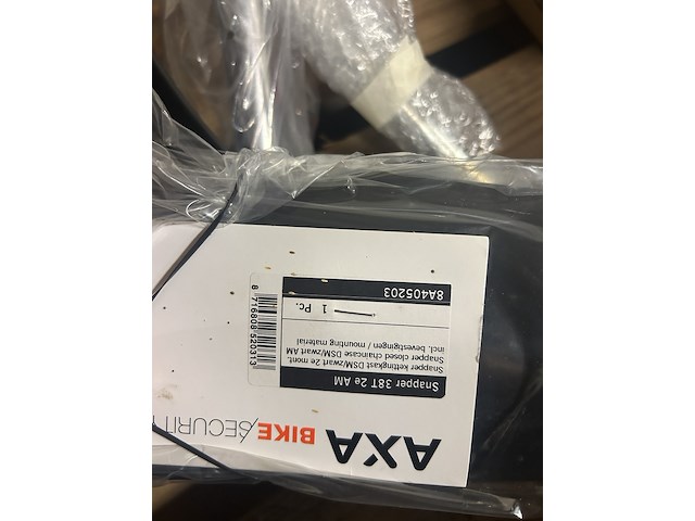 Partij fiets artikelen en onderdelen w.o. axa, schwalbe, xlc - afbeelding 7 van  8