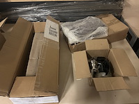 Partij fiets artikelen en onderdelen w.o. bagagedrager, fietsverlichting - afbeelding 2 van  9