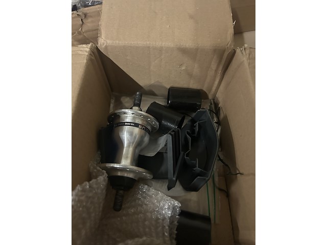 Partij fiets artikelen en onderdelen w.o. bagagedrager, fietsverlichting - afbeelding 7 van  9