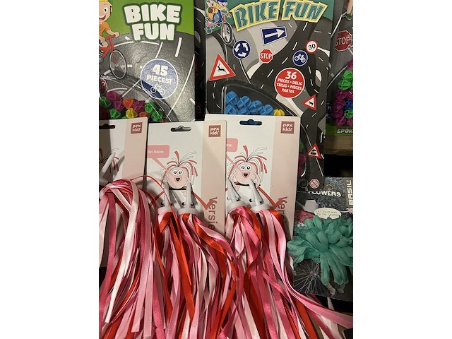 Partij fiets artikelen w.o. fietsbellen, grepen, slaaprollen w.o. yepp, xlc - afbeelding 2 van  12