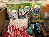 Partij fiets artikelen w.o. fietsbellen, grepen, slaaprollen w.o. yepp, xlc - afbeelding 6 van  12