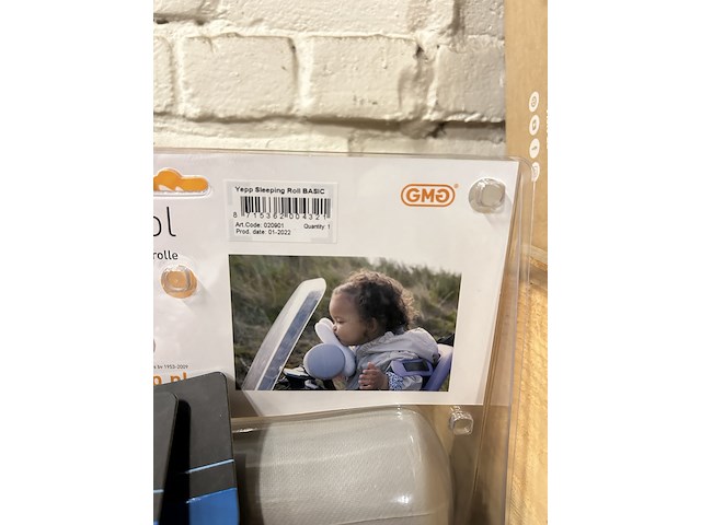 Partij fiets artikelen w.o. fietsbellen, grepen, slaaprollen w.o. yepp, xlc - afbeelding 10 van  12