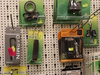 Partij fietsaccessoires bestaande uit o.a. fietsband, fietsbellen, atb verlichtingsets & kinderzitje - afbeelding 2 van  7