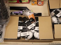 Partij fietsaccessoires bestaande uit o.a. fietsband, fietsbellen, atb verlichtingsets & kinderzitje - afbeelding 6 van  7